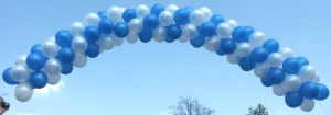 Ballondekoration-aus-Latexballons-Ballonspirale-mit-Ballongas
