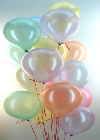 Ballontraube-aus-Latexballons-in-Perlmuttfarben-zur-Ballondekoration