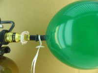 Beschreibung 4, Fix-Patentverschlüsse mit Ballonband, Ballon mit Helium füllen