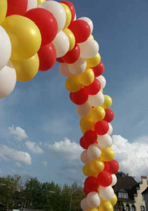 Girlande-Luftballons-Latexballons-Dekoration-mit-Helium