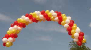Latexballons-Ballondekoration-3-farbige-Ballongirlande-mit-Helium