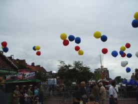 Riesenballons-Ballondekoration-Festdekoration-viele-Riesenballone-auf-dem-Stadtfest