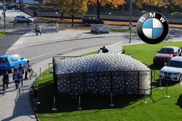 Ballonaktion-Muenchen-BMW-Welt-10000-Luftballons-mit-Helium-im-Netz