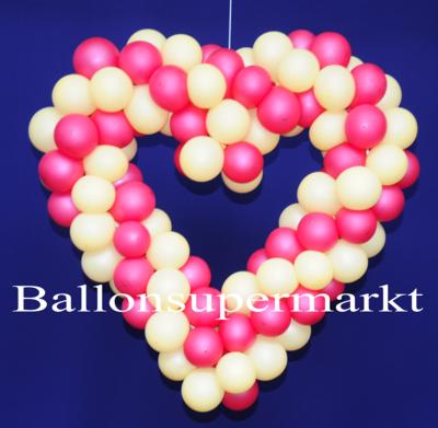 Hochzeitsdeko-Herz-aus-Luftballons-in-Rot-Weiss