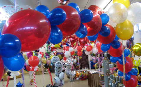 luftballonbogen mit 12 cm Luftballons, Ballonbogen-Girlandenballons-Ballongirlande-aus-Kettenballons-und-12-cm-Mini-Luftballons