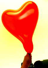 Völlig überblasener Herzluftballon