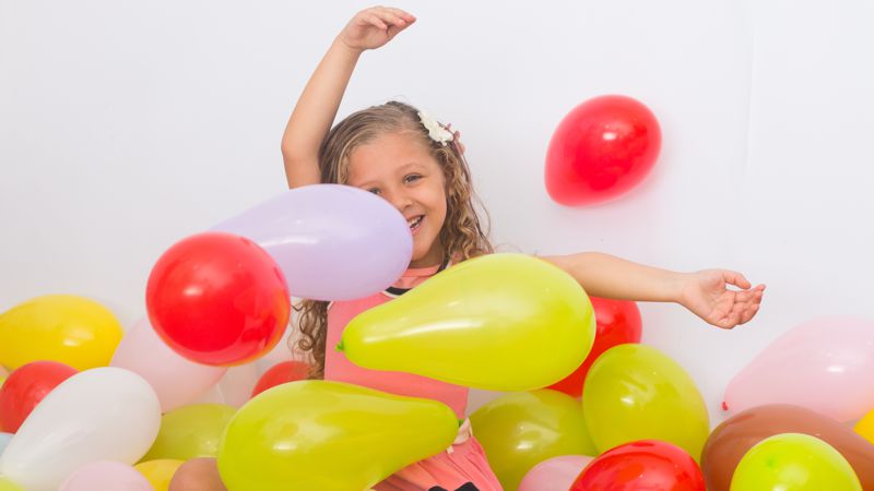 Luftballons bereiten Freude zum Geburtstag